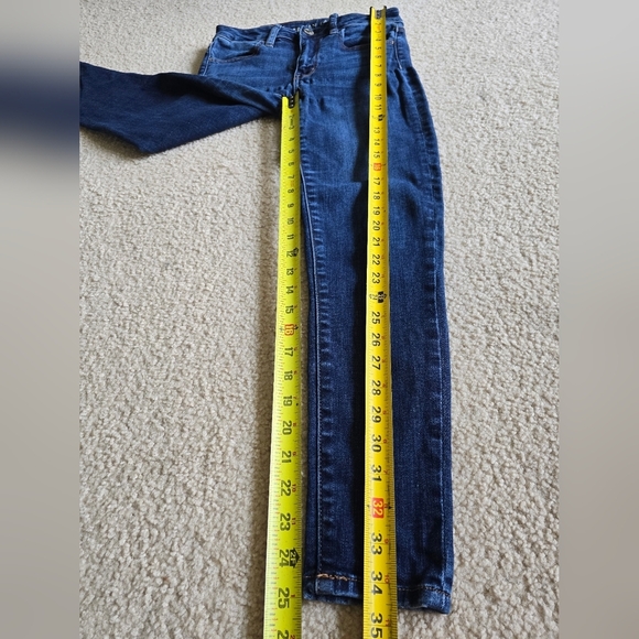 🌈American Eagle SHORT SIZE 2 Dark Wash Denim Jeans - Picture 3 of 8